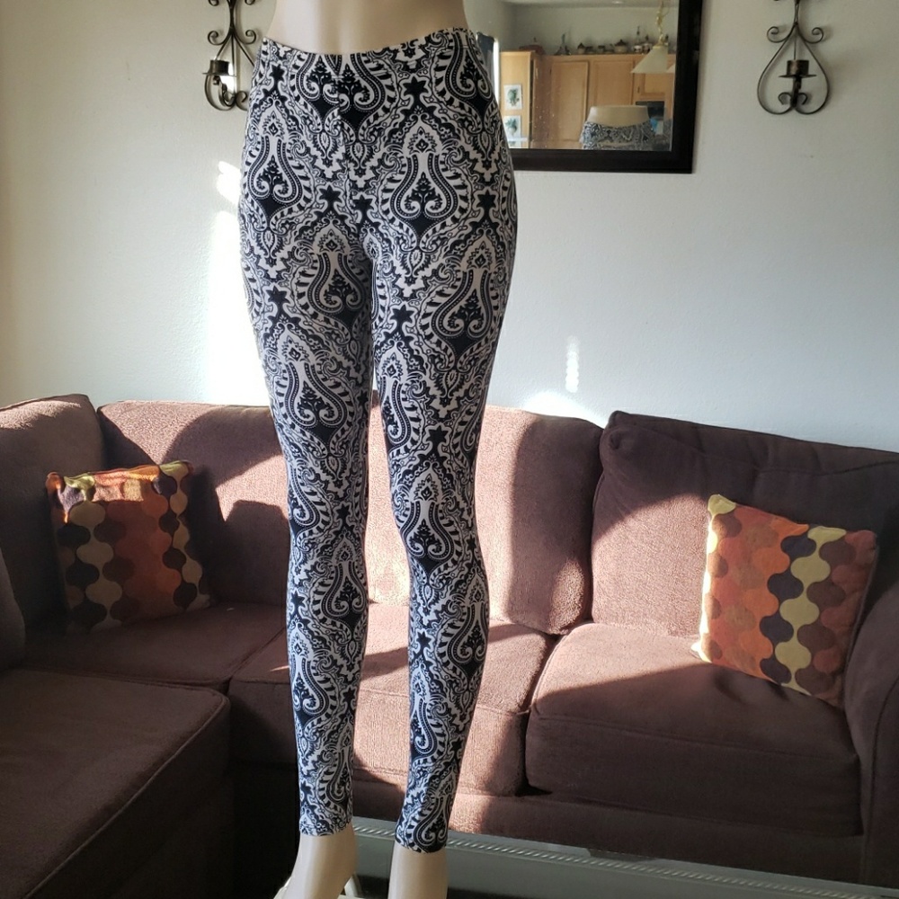 NWT Better Be Paisley Leggings